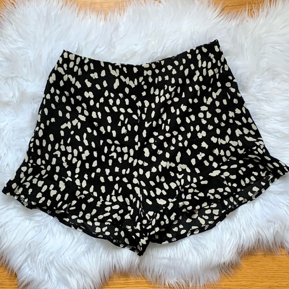 She + Sky Pants - NWT She+Sky Cheetah Print Black Ruffle Hem Shorts size Medium